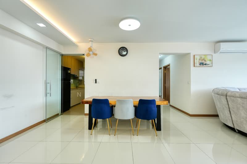 450C Bukit Batok West Avenue 6 HDB Flat For Sale at S$ 888,000 | PropertyGuru Singapore - Dining Room