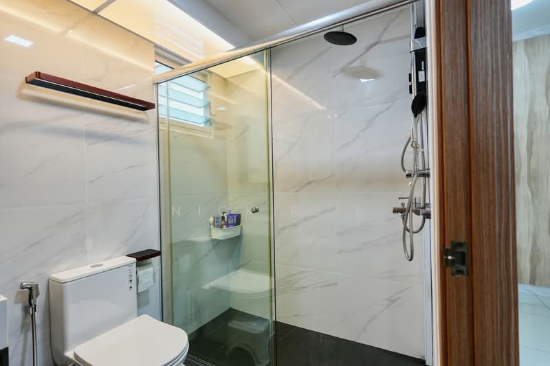 450C Bukit Batok West Avenue 6 HDB Flat For Sale at S$ 888,000 | PropertyGuru Singapore - Bathroom