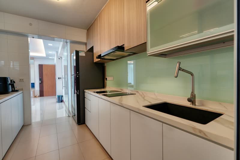 450C Bukit Batok West Avenue 6 HDB Flat For Sale at S$ 888,000 | PropertyGuru Singapore - Kitchen