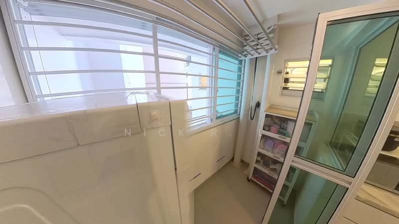 450C Bukit Batok West Avenue 6 HDB Flat For Sale at S$ 888,000 | PropertyGuru Singapore - Balcony