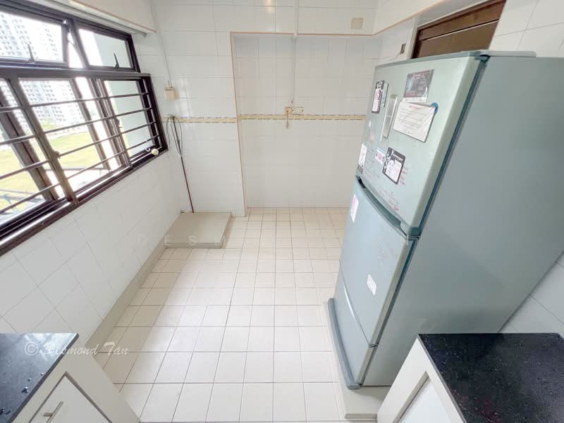 403B Fernvale Lane HDB Flat For Sale at S$ 688,000 | PropertyGuru Singapore - Kitchen