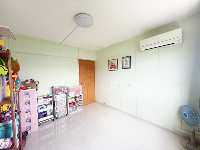 410 Saujana Road HDB Flat For Sale at S$ 750,000 | PropertyGuru Singapore - Bedroom