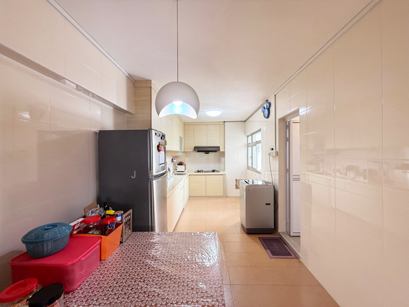 410 Saujana Road HDB Flat For Sale at S$ 750,000 | PropertyGuru Singapore - Kitchen
