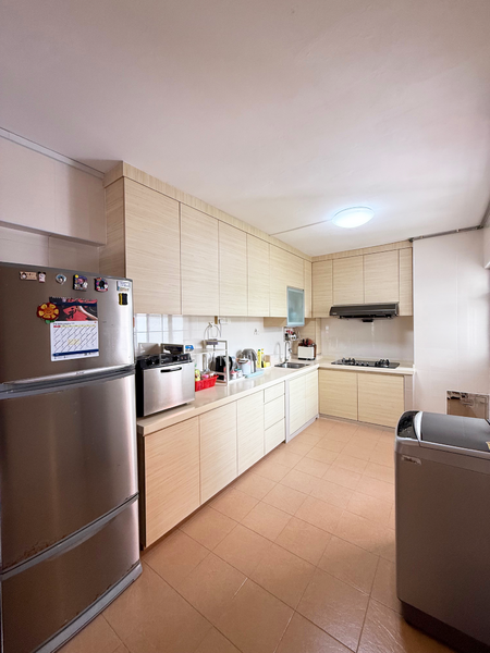 410 Saujana Road HDB Flat For Sale at S$ 750,000 | PropertyGuru Singapore - Kitchen