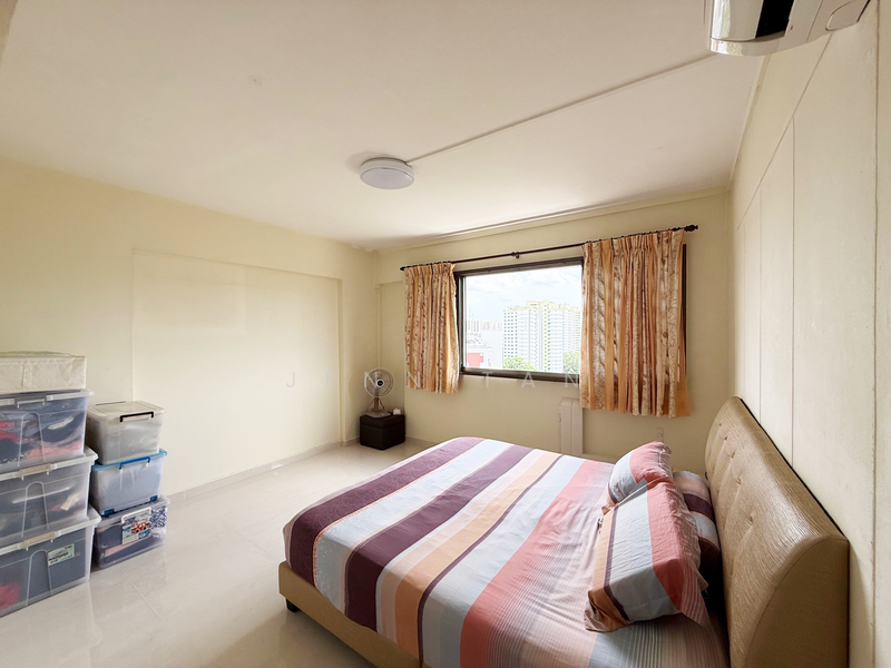 410 Saujana Road HDB Flat For Sale at S$ 750,000 | PropertyGuru Singapore - Bedroom