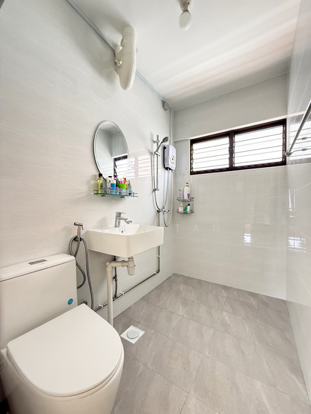 410 Saujana Road HDB Flat For Sale at S$ 750,000 | PropertyGuru Singapore - Bathroom