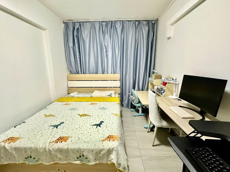 144 Lorong 2 Toa Payoh HDB Flat For Sale at S$ 948,888 | PropertyGuru Singapore - Bedroom