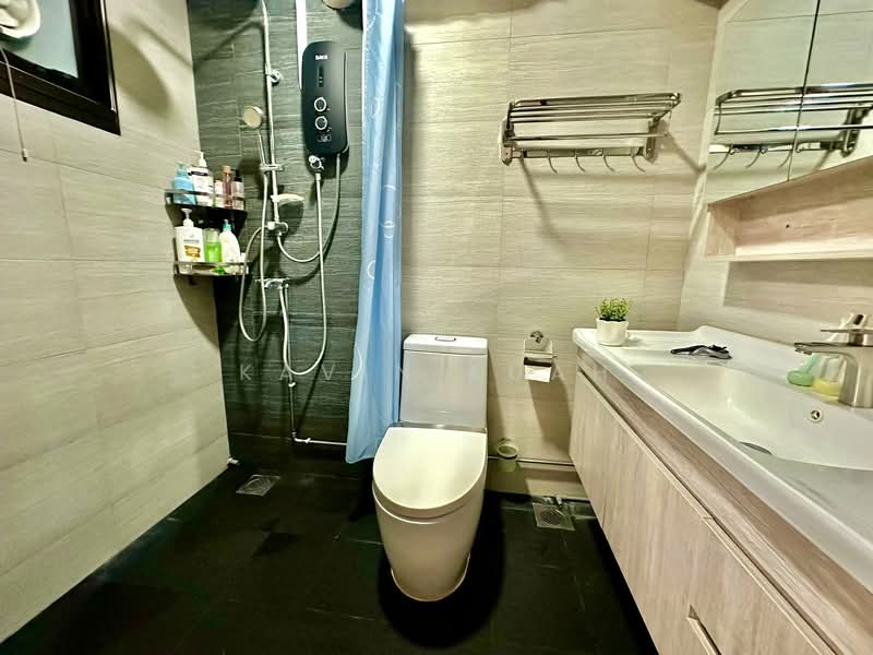 144 Lorong 2 Toa Payoh HDB Flat For Sale at S$ 948,888 | PropertyGuru Singapore - Bathroom