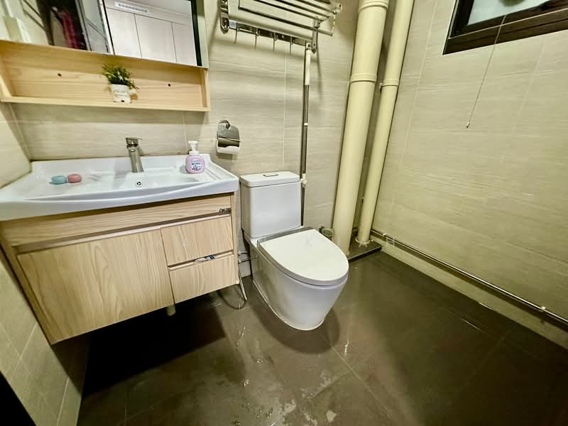 144 Lorong 2 Toa Payoh HDB Flat For Sale at S$ 948,888 | PropertyGuru Singapore - Bathroom