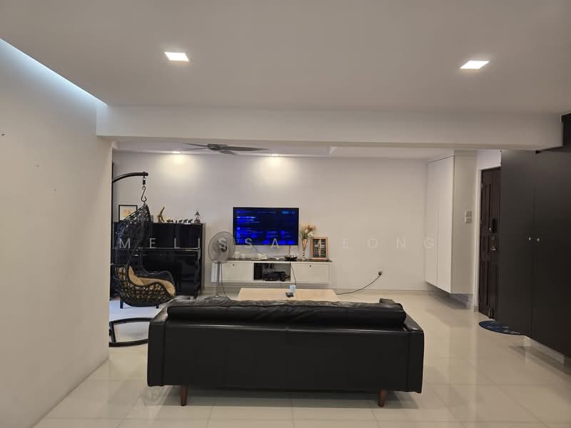 302C Anchorvale Link HDB Flat For Sale at S$ 830,000 | PropertyGuru Singapore - Living Room