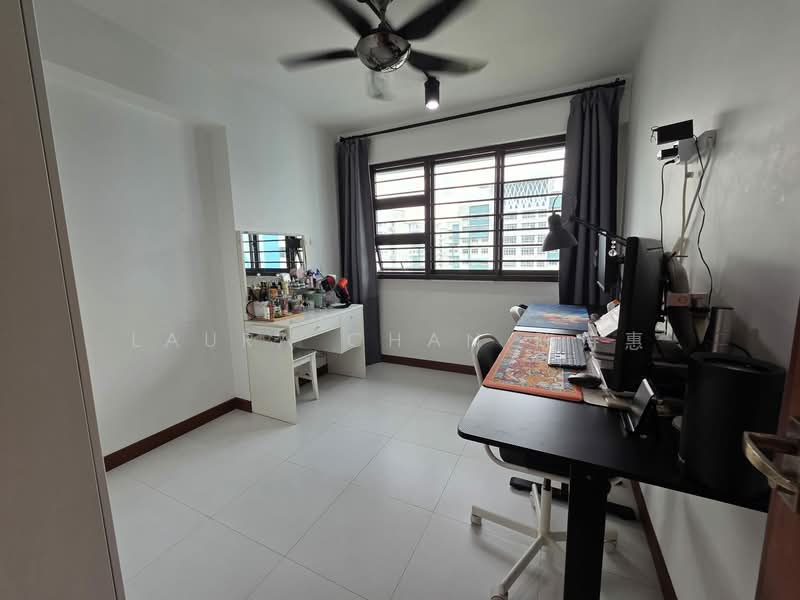 335B Yishun Street 31 HDB Flat For Sale at S$ 628,000 | PropertyGuru Singapore - Bedroom 