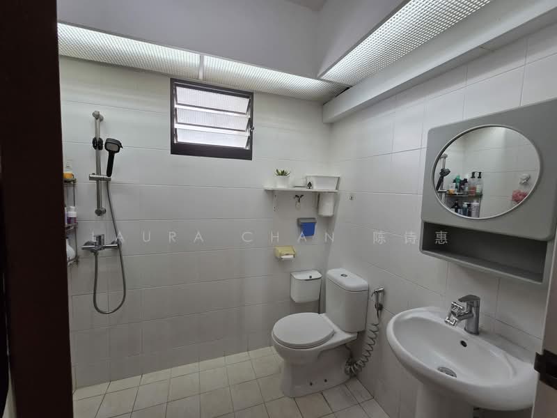 335B Yishun Street 31 HDB Flat For Sale at S$ 628,000 | PropertyGuru Singapore - Bathroom