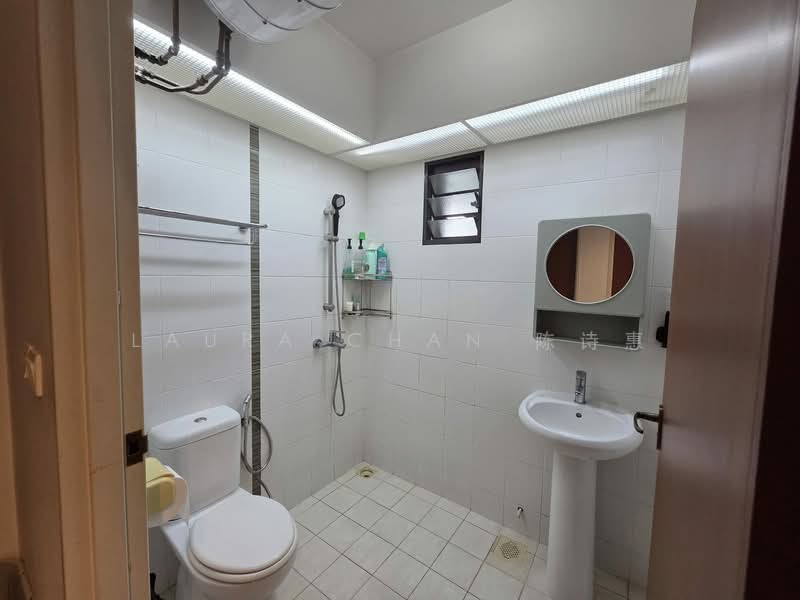 335B Yishun Street 31 HDB Flat For Sale at S$ 628,000 | PropertyGuru Singapore - Bathroom