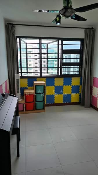 335B Yishun Street 31 HDB Flat For Sale at S$ 628,000 | PropertyGuru Singapore - Bedroom 