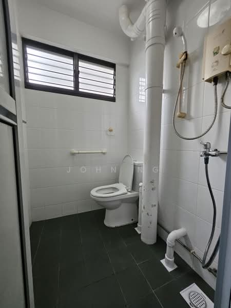 121 Bedok Reservoir Road, 121 Bedok Reservoir Road, Room Rental, 122 sqft, HDB Flat For Rent, by John Ng, 500069090 - Bathroom - PropertyGuru.com.sg