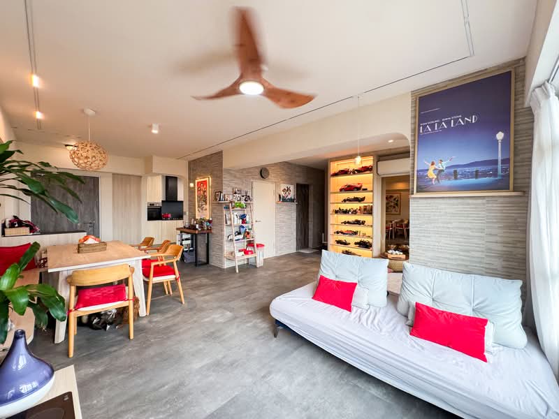 522A Tampines Central 7 HDB Flat For Sale at S$ 858,000 | PropertyGuru Singapore - Living Room