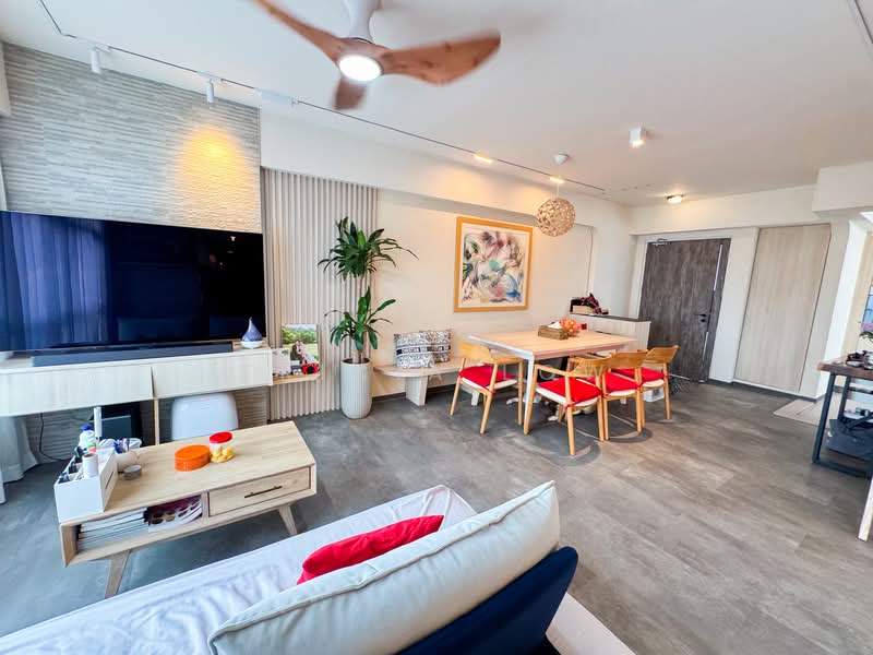 522A Tampines Central 7 HDB Flat For Sale at S$ 858,000 | PropertyGuru Singapore - Living Room