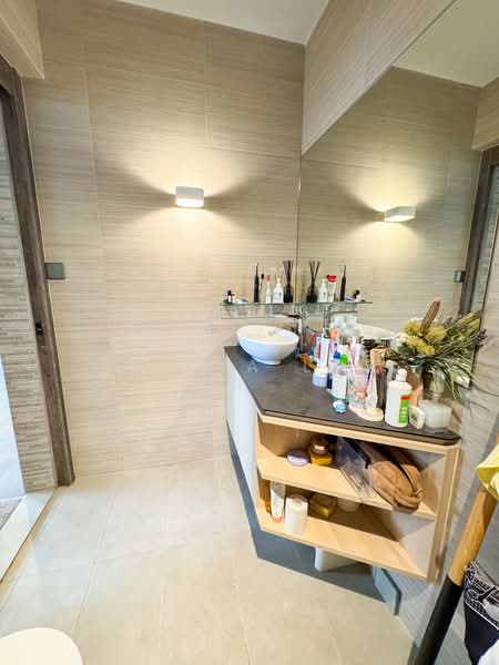 522A Tampines Central 7 HDB Flat For Sale at S$ 858,000 | PropertyGuru Singapore - Bathroom