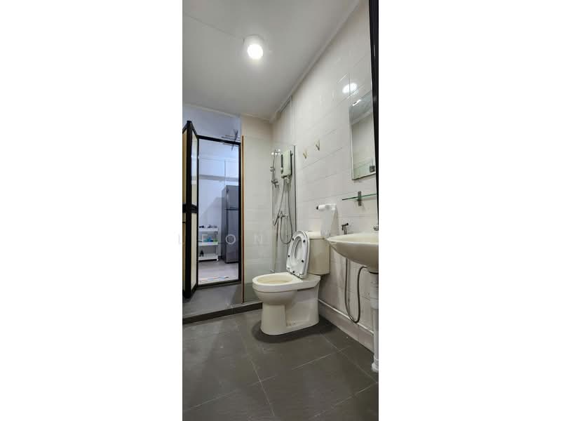 290D Bukit Batok East Avenue 3, 290D Bukit Batok East Avenue 3, 3 Bedrooms, 1,098 sqft, HDB Flat For Rent, by Leon Hon, 500069097 - Bathroom - PropertyGuru.com.sg