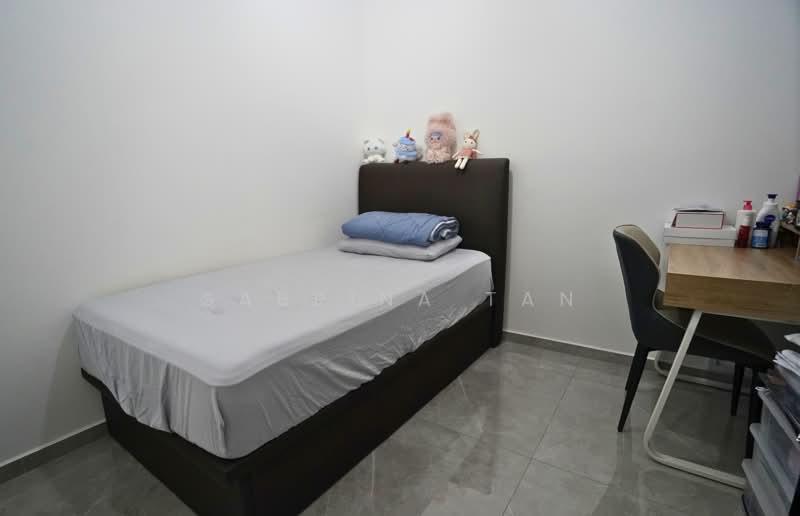 Mayfair Gardens Condominium For Sale at S$ 2,250,000 | PropertyGuru Singapore - Bedroom