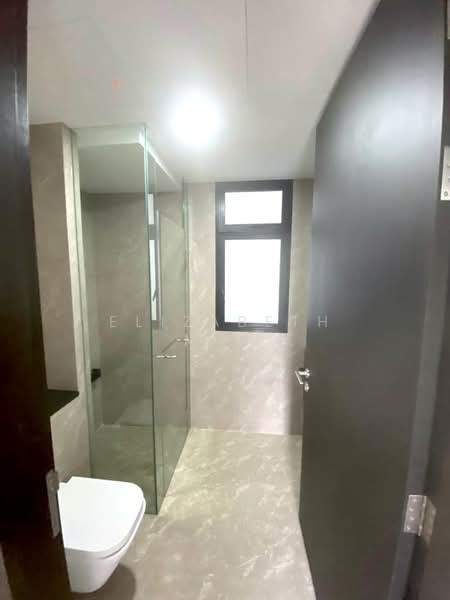 Park Colonial, 8 Woodleigh Lane, 3 Bedrooms, 915 sqft, Condominium For Rent, by Elizabeth Mok, 500069109 - Common bathroom - PropertyGuru.com.sg