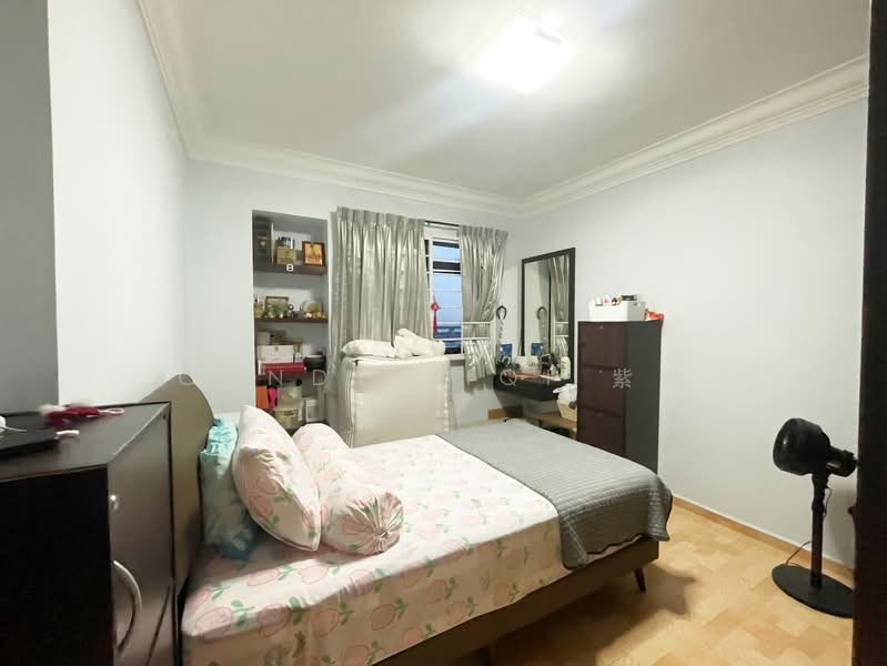 63 Teban Gardens Road HDB Flat For Sale at S$ 820,000 | PropertyGuru Singapore - Bedroom