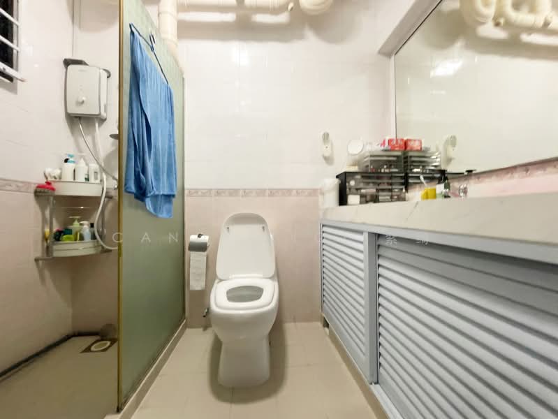63 Teban Gardens Road HDB Flat For Sale at S$ 820,000 | PropertyGuru Singapore - Bathroom