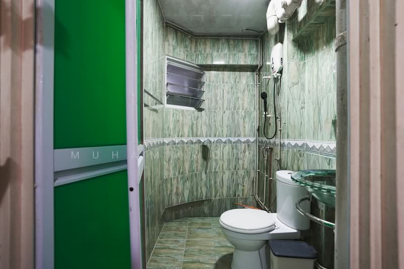 524 Woodlands Drive 14 HDB Flat For Sale at S$ 600,000 | PropertyGuru Singapore - Bathroom