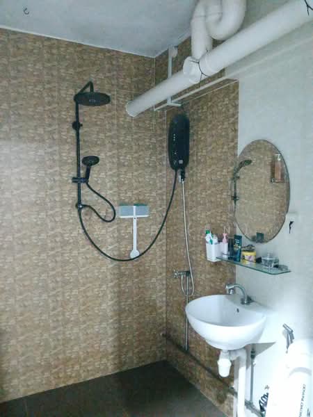 114 Yishun Ring Road HDB Flat For Sale at S$ 430,000 | PropertyGuru Singapore - Bathroom