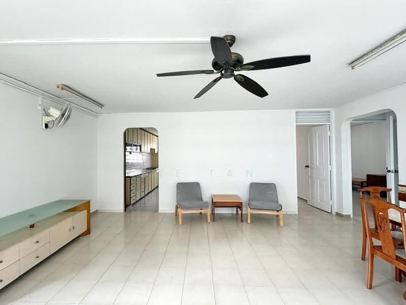 169 Bedok South Avenue 3 HDB Flat For Sale at S$ 698,000 | PropertyGuru Singapore - Living Room