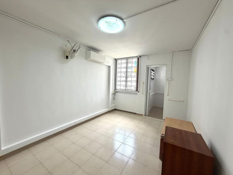 169 Bedok South Avenue 3 HDB Flat For Sale at S$ 698,000 | PropertyGuru Singapore - Master Bedroom