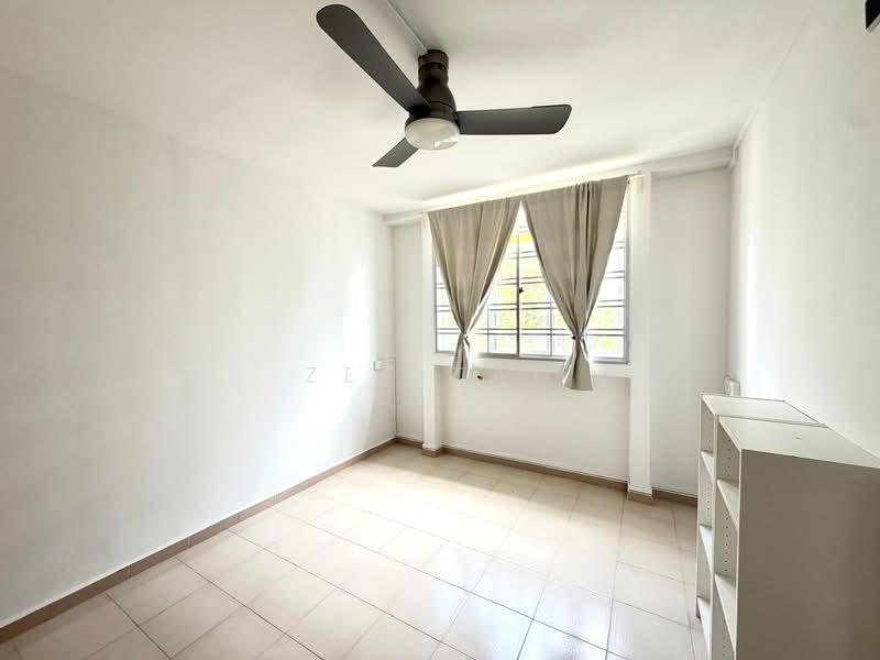 169 Bedok South Avenue 3 HDB Flat For Sale at S$ 698,000 | PropertyGuru Singapore - Common Bedroom 2