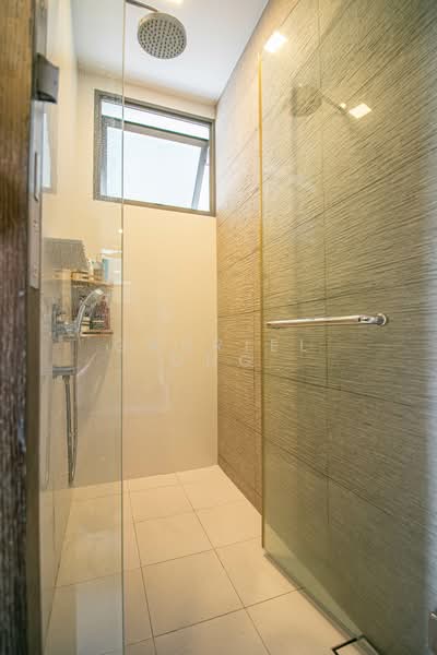 R Maisons (The Maisons) Apartment For Sale at S$ 1,100,000 | PropertyGuru Singapore - Bathroom