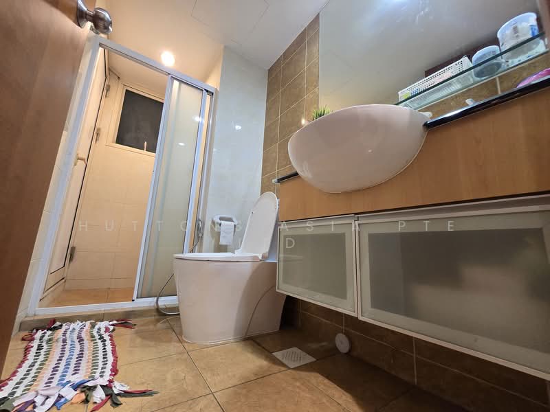 Lilydale Condominium For Sale at S$ 1,180,000 | PropertyGuru Singapore - Bathroom
