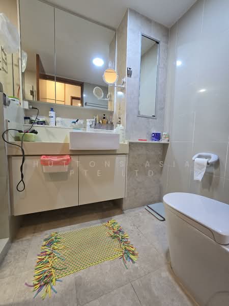 Lilydale Condominium For Sale at S$ 1,180,000 | PropertyGuru Singapore - Bathroom