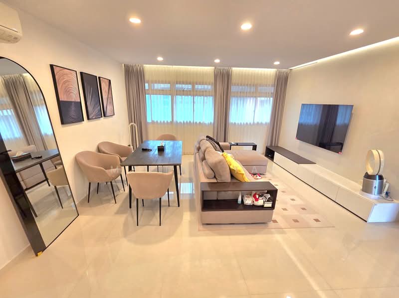 615 Elias Road HDB Flat For Sale at S$ 880,000 | PropertyGuru Singapore - Living Room