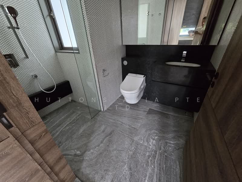10 Evelyn Condominium For Sale at S$ 1,420,000 | PropertyGuru Singapore - Bathroom