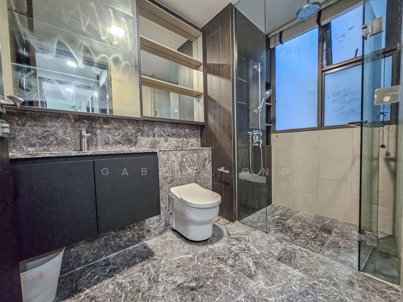 The Inflora Condominium For Sale at S$ 1,200,000 | PropertyGuru Singapore - Bathroom