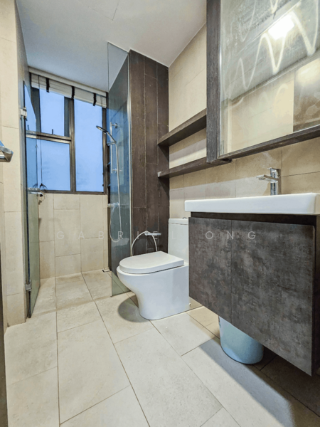 The Inflora Condominium For Sale at S$ 1,200,000 | PropertyGuru Singapore - Bathroom