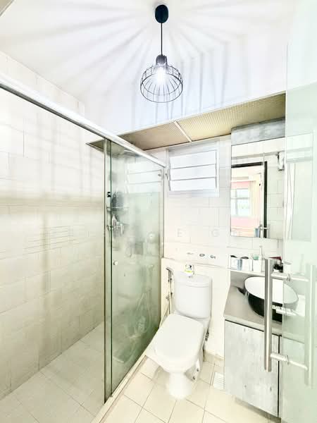 70C Telok Blangah Heights HDB Flat For Sale at S$ 920,000 | PropertyGuru Singapore - Bathroom