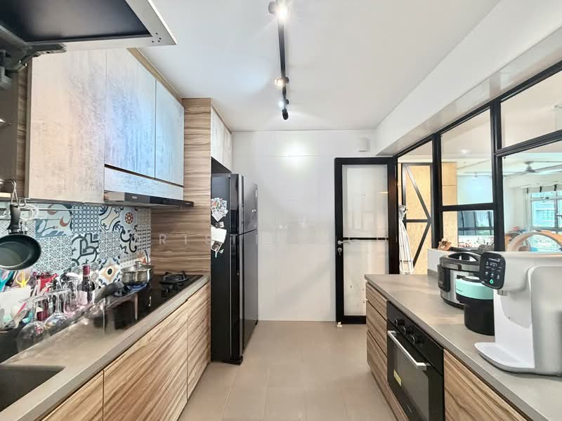 70C Telok Blangah Heights HDB Flat For Sale at S$ 920,000 | PropertyGuru Singapore - Kitchen