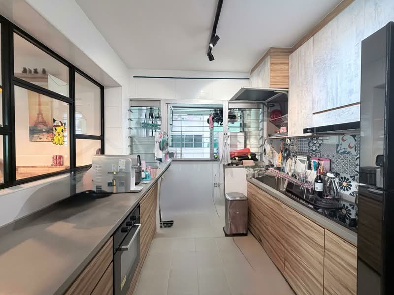 70C Telok Blangah Heights HDB Flat For Sale at S$ 920,000 | PropertyGuru Singapore - Kitchen