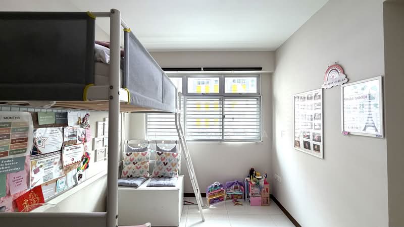 449A Bukit Batok West Avenue 9 HDB Flat For Sale at S$ 700,000 | PropertyGuru Singapore - Bedroom