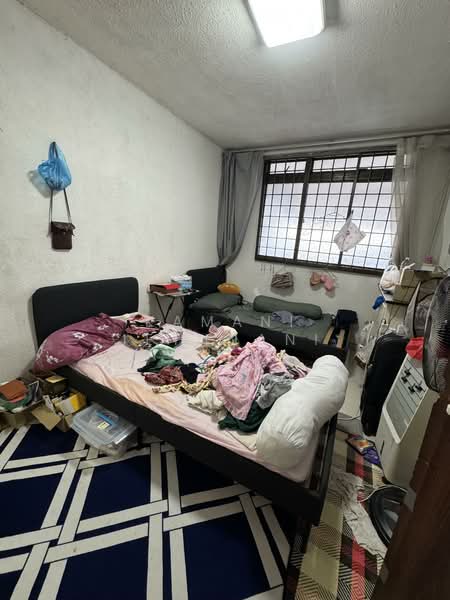 494 Jurong West Street 41 HDB Flat For Sale at S$ 400,000 | PropertyGuru Singapore - Bedroom