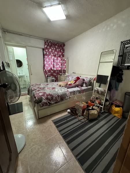 494 Jurong West Street 41 HDB Flat For Sale at S$ 400,000 | PropertyGuru Singapore - Bedroom