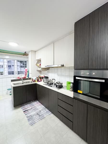 141 Bishan Street 12 HDB Flat For Sale at S$ 799,000 | PropertyGuru Singapore - Kitchen