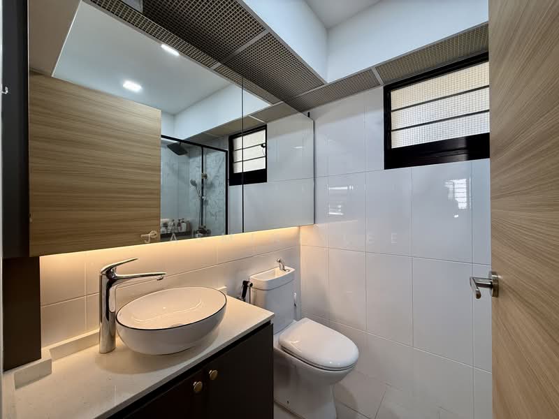463A Bukit Batok Street 41 HDB Flat For Sale at S$ 900,000 | PropertyGuru Singapore - Bathroom