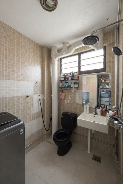 863B Tampines Street 83 HDB Flat For Sale at S$ 738,000 | PropertyGuru Singapore - Bathroom