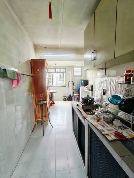33 Jalan Bahagia HDB Flat For Sale at S$ 340,000 | PropertyGuru Singapore - Kitchen