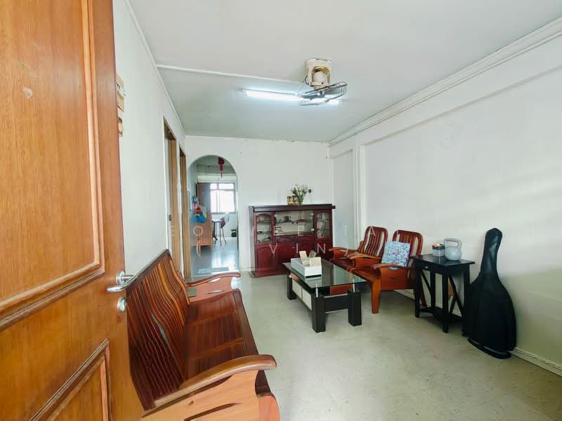 33 Jalan Bahagia HDB Flat For Sale at S$ 340,000 | PropertyGuru Singapore - Living Room